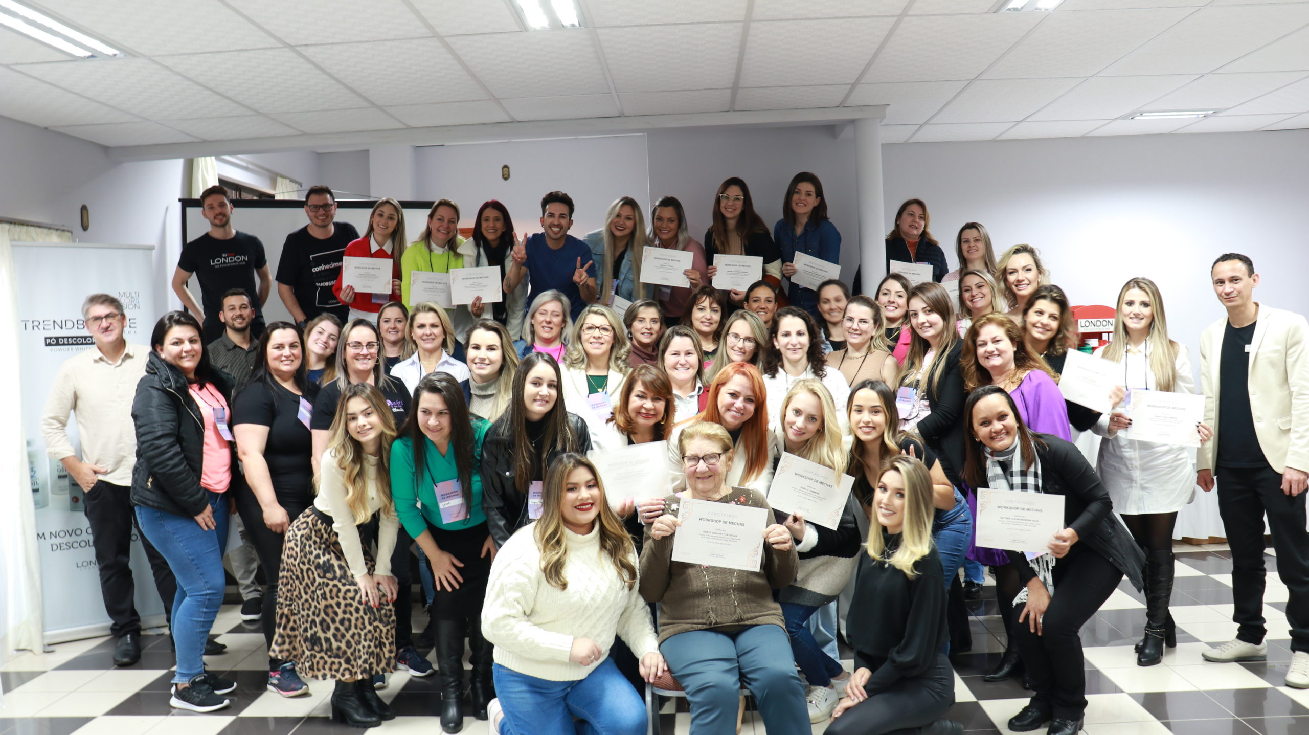 Workshop de Mechas da London Cosméticos agita a cidade de Rio do Sul