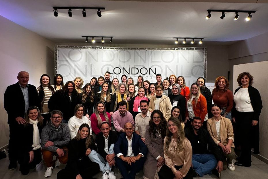 Turma do curso Workshop de Corte e Mechas da London Cosméticos